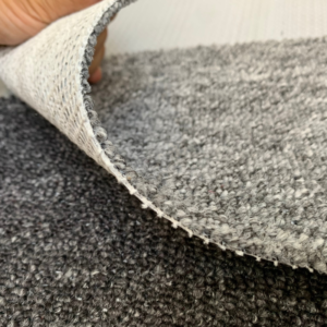 Cận cảnh màu sắc, chất liệu thảm cuộn giá rẻ CR-03 màu ghi xám nhạt