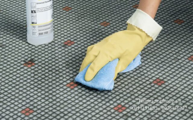 Hướng dẫn chi tiết cách giặt thảm văn phòng