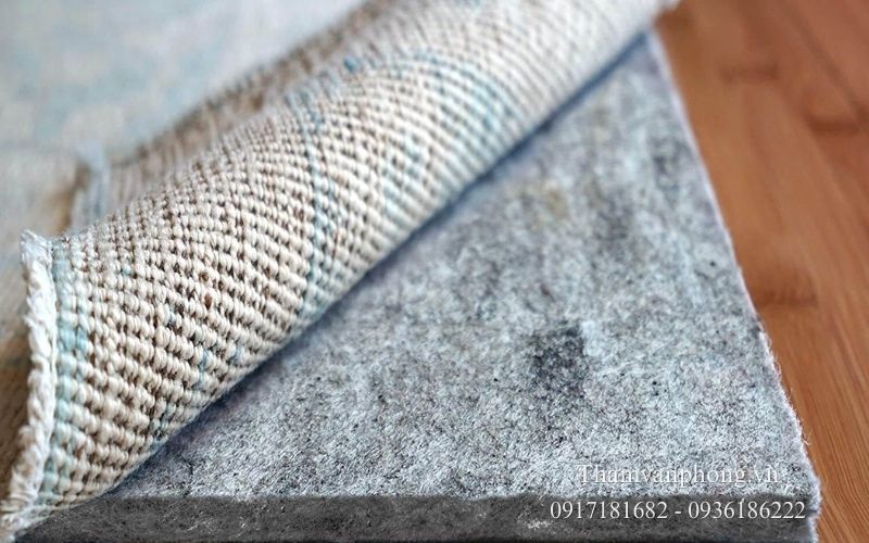 Sử dụng tấm lót để bảo vệ mặt dưới của thảm