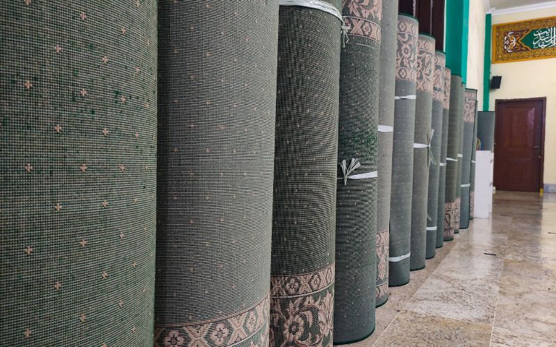 Thi công thảm cuộn có chi phí thấp