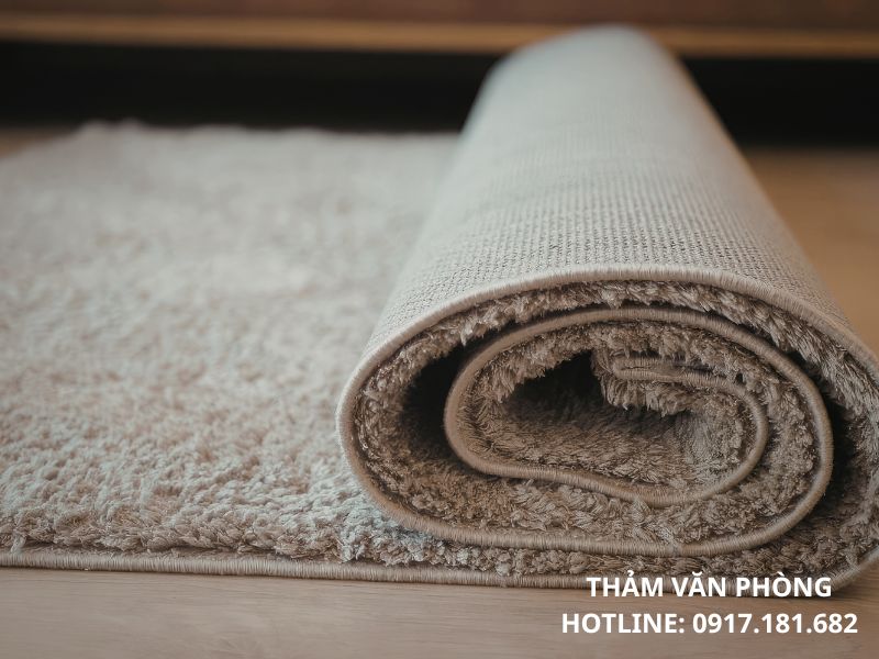 Sử dụng thảm lót lông xù để phân vùng không gian