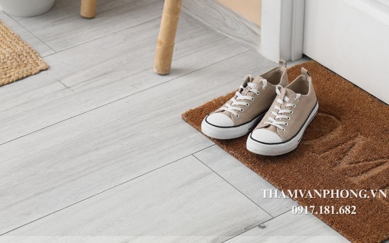 Thảm chùi chân có khả năng chống trượt và thấm hút nước tốt