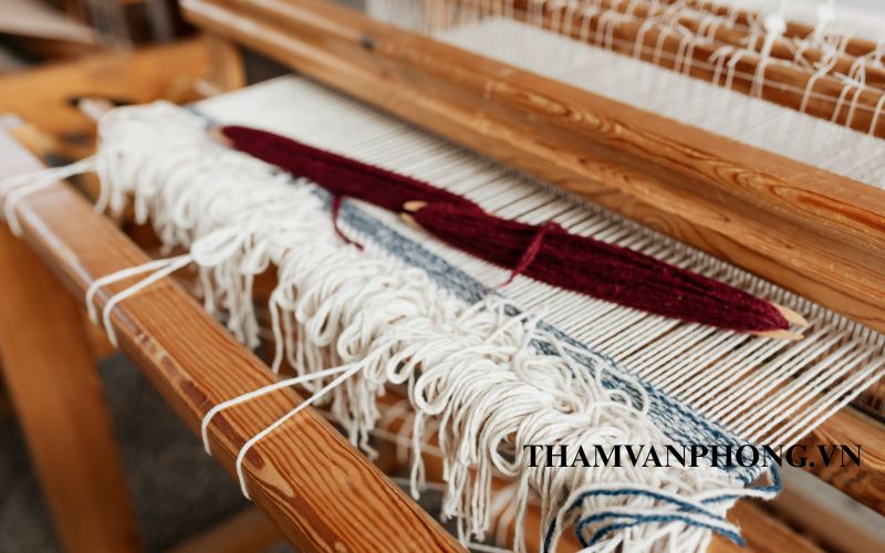 Thảm len dệt tay tỉ mỉ mất nhiều thời gian của thợ thủ công