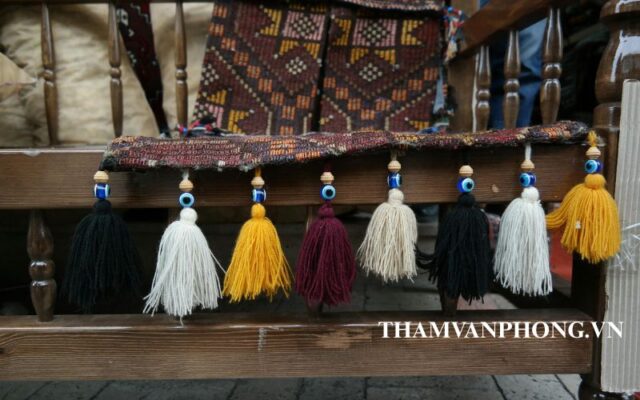 Thảm dệt tay có hoa văn tỉ mỉ 